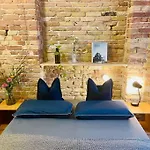 Spacious Apartment In Kreuzberg